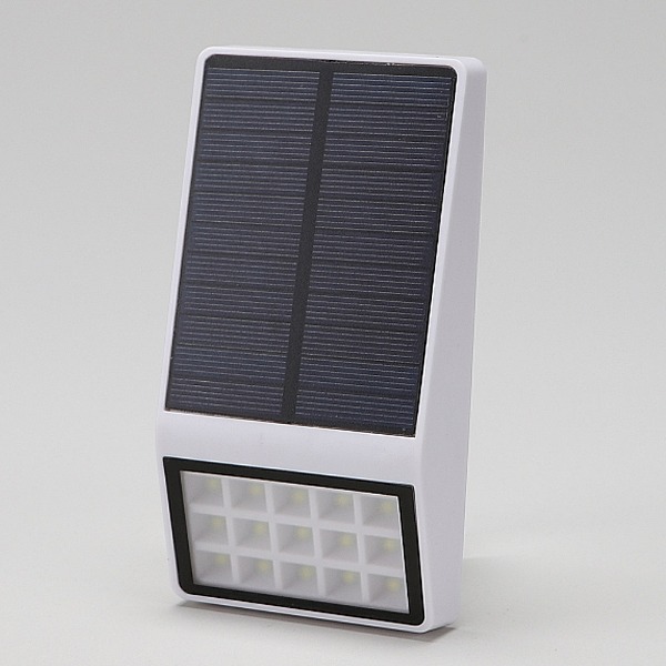 디제이디 15구 LED 태양광 센서등 8W (68035)